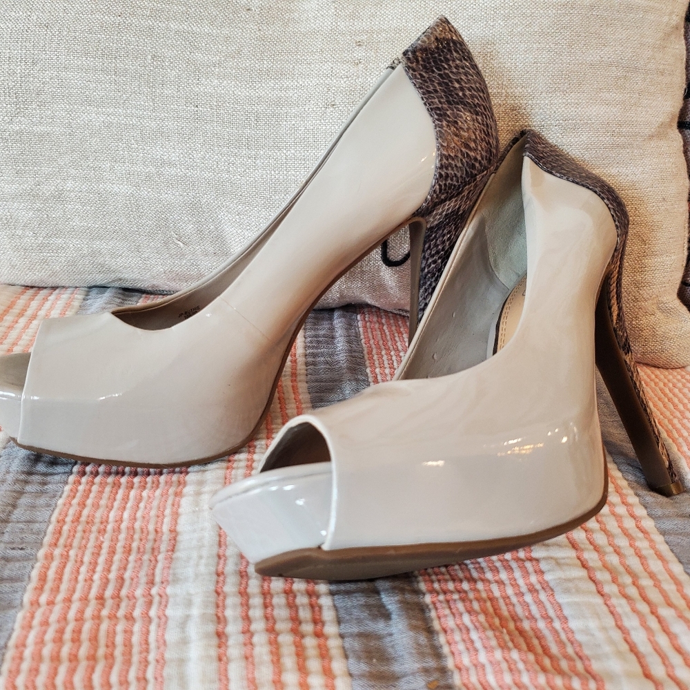 *SOLD* Jessica Simpson Nude and Snake print Pumps